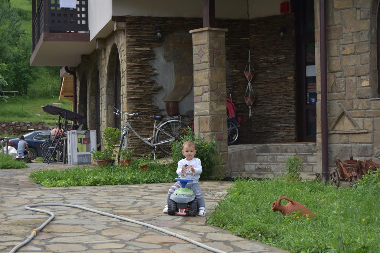 Family Hotel Balkana อาพริลซี ภายนอก รูปภาพ